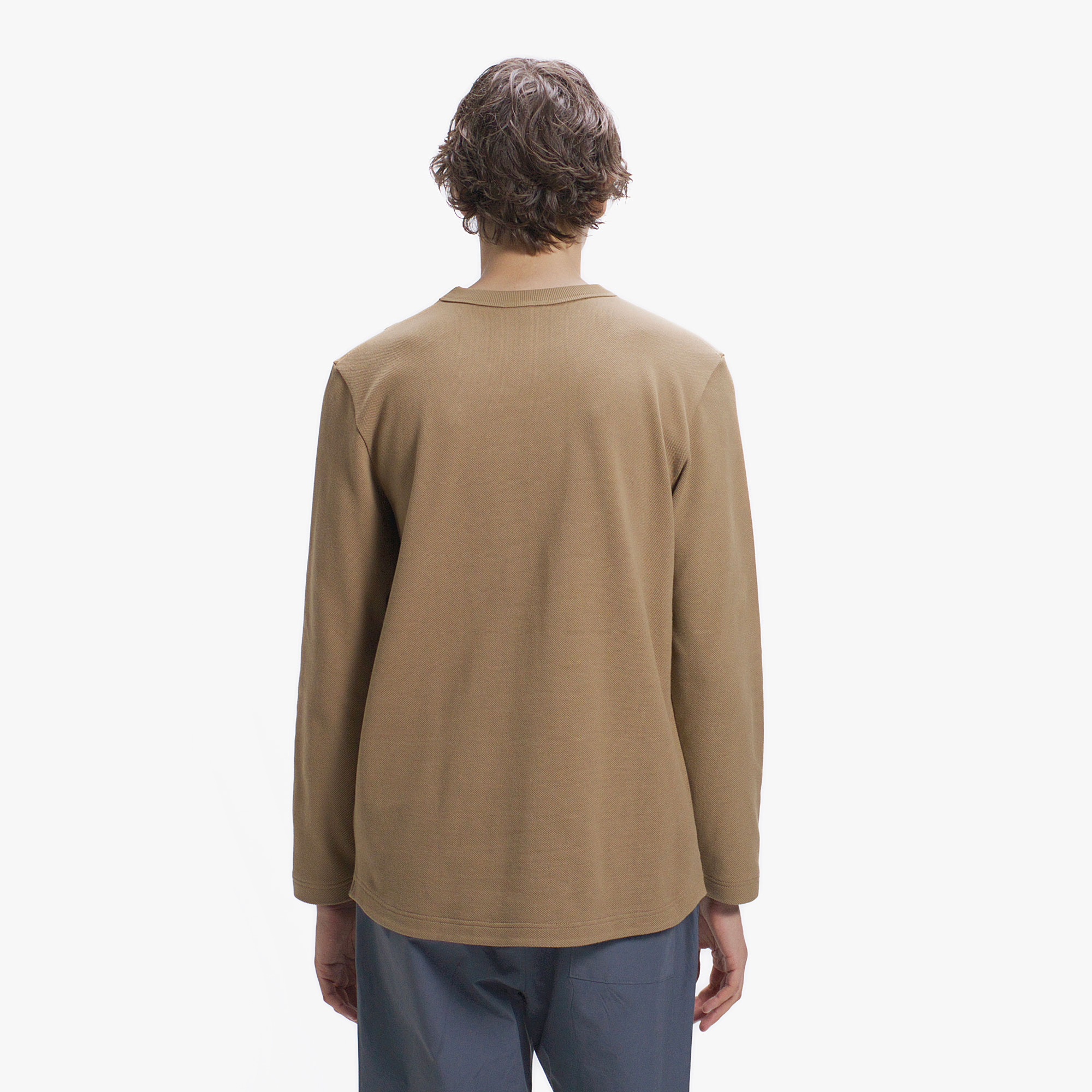 クラシックフィットロングスリーブTシャツ