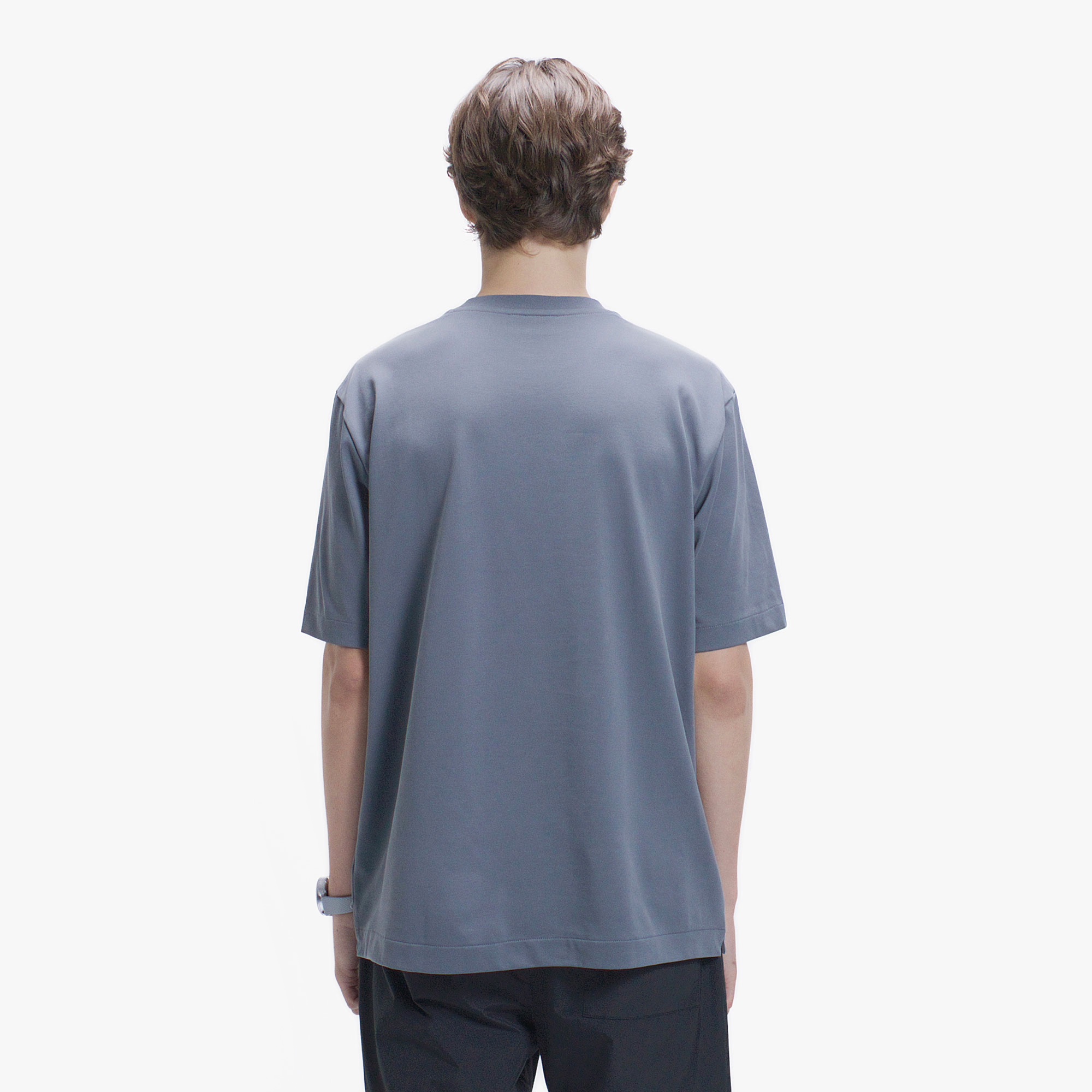 ワンポイントロゴクルーネックTシャツ